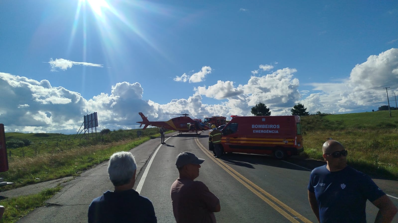 Colisão frontal na Rota do Sol deixa um morto e bloqueia trânsito na rodovia em Tainhas