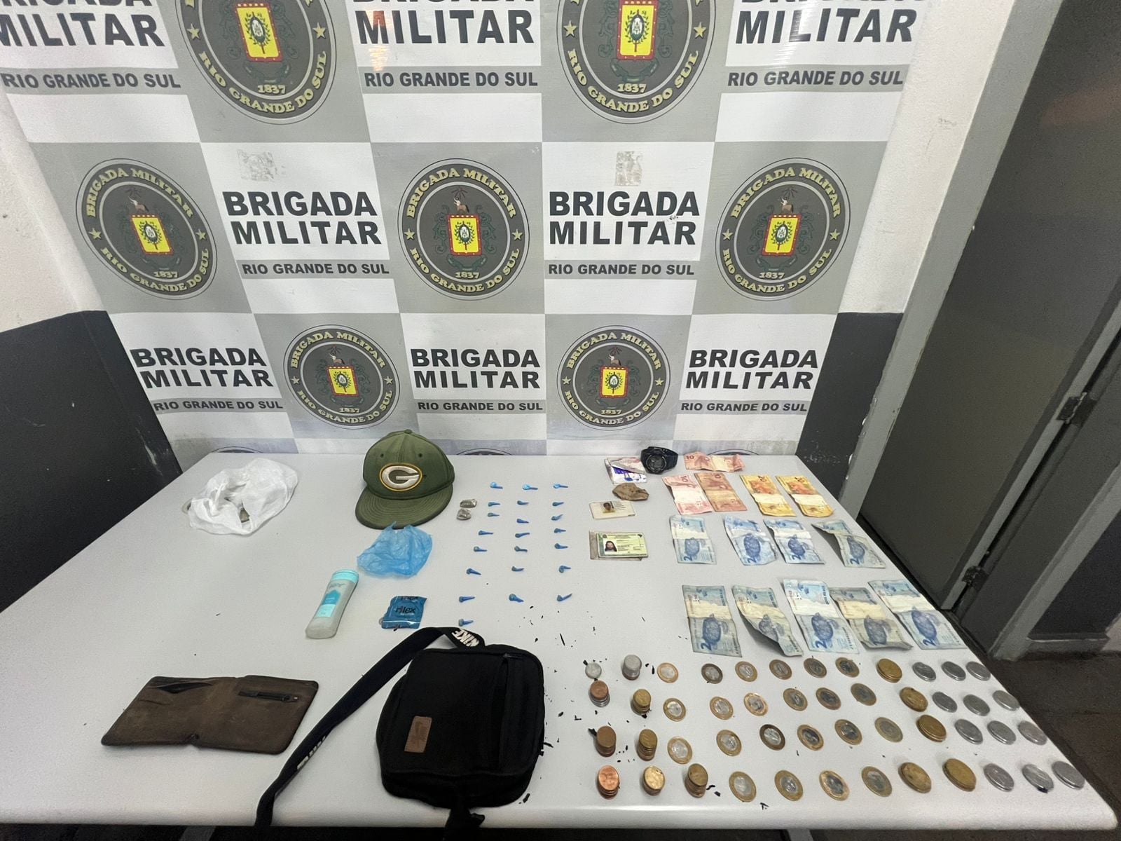 Homem é preso com 24 porções de drogas em Caxias do Sul