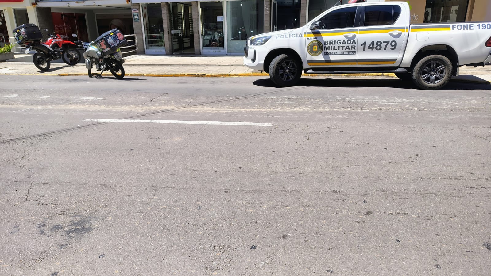 Mulher fica ferida após ser atropelada por motocicleta no Centro de Bento Gonçalves