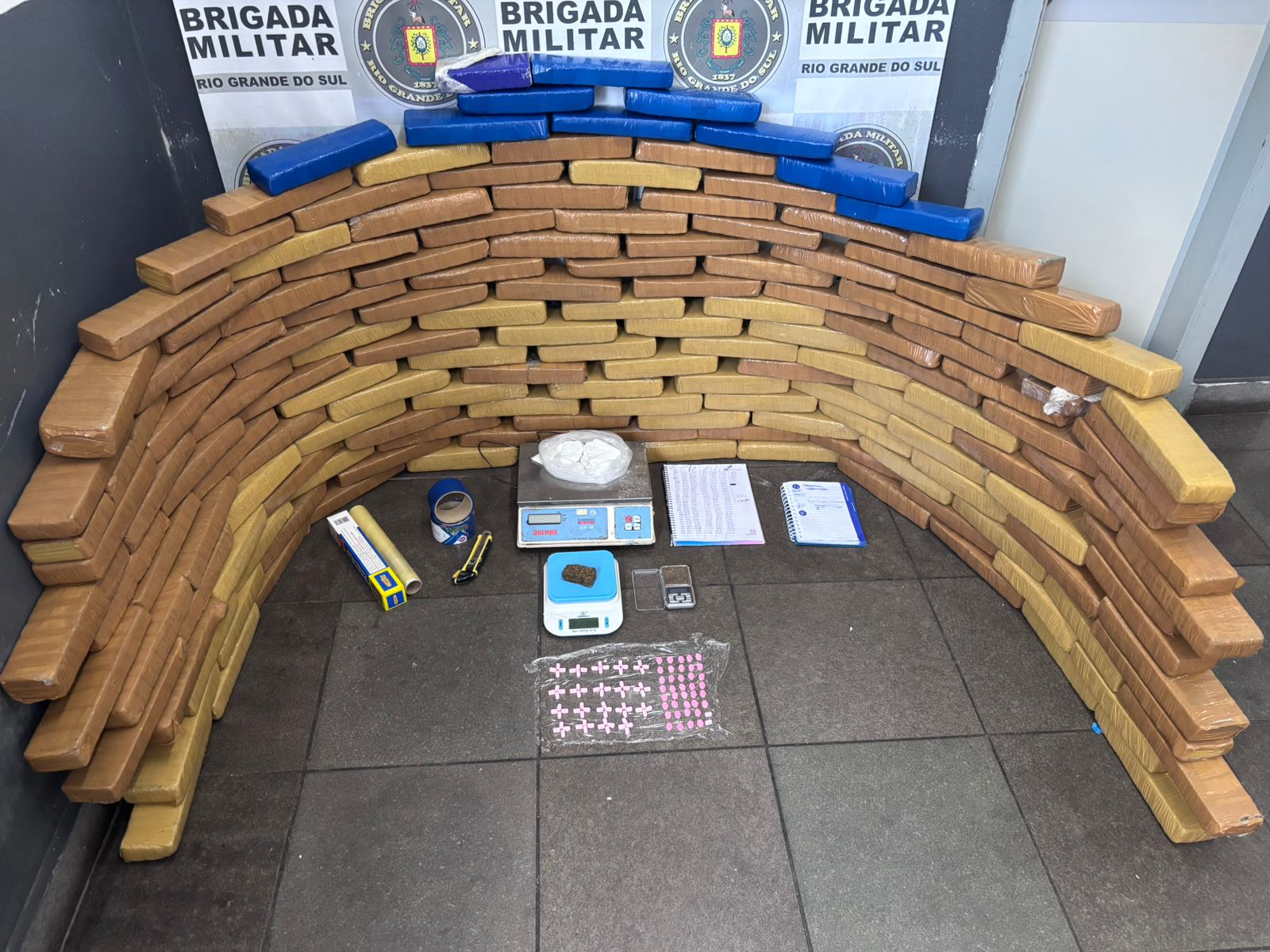 Homem é preso e mais de 125 quilos de drogas são apreendidos em Caxias do Sul