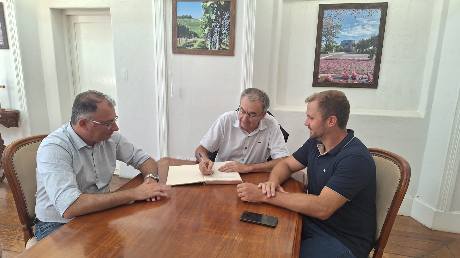 Anderson Zanella assume como prefeito em exercício de Bento Gonçalves e Thiago Fabris passa a presidir a Câmara