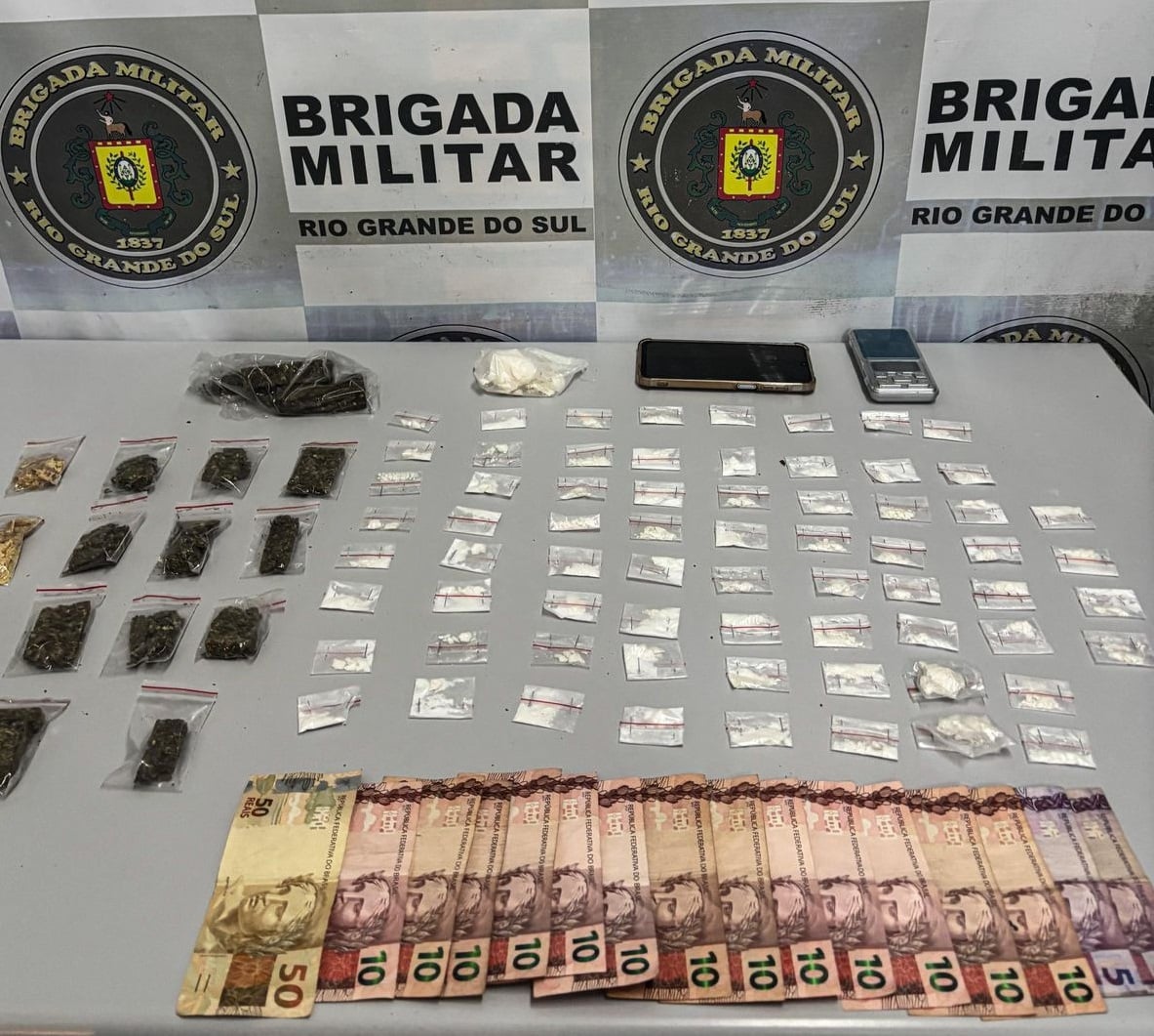 Ações da Brigada Militar resultam na prisão de três pessoas por tráfico em Caxias do Sul