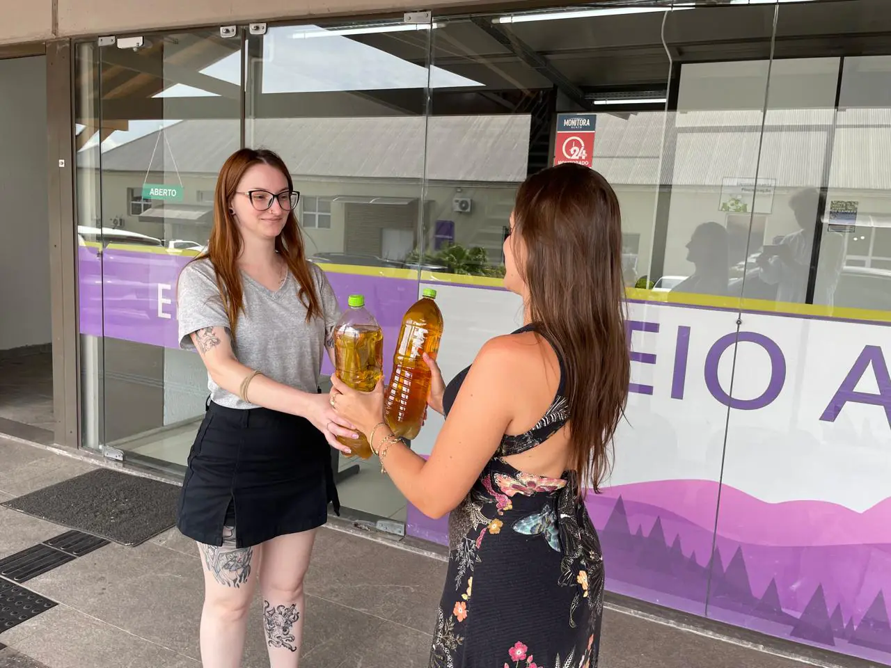 Óleo de cozinha mal descartado contamina água e entope redes; Bento Gonçalves orienta reaproveitamento