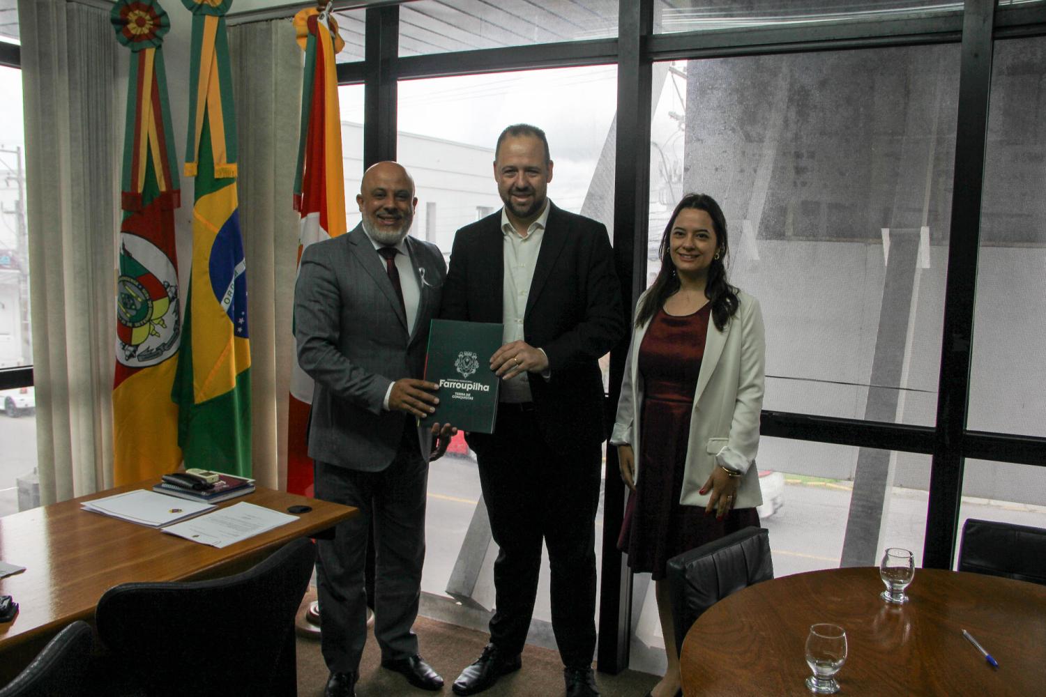 Executivo protocola primeiros projetos de lei de 2026 no Legislativo de Farroupilha