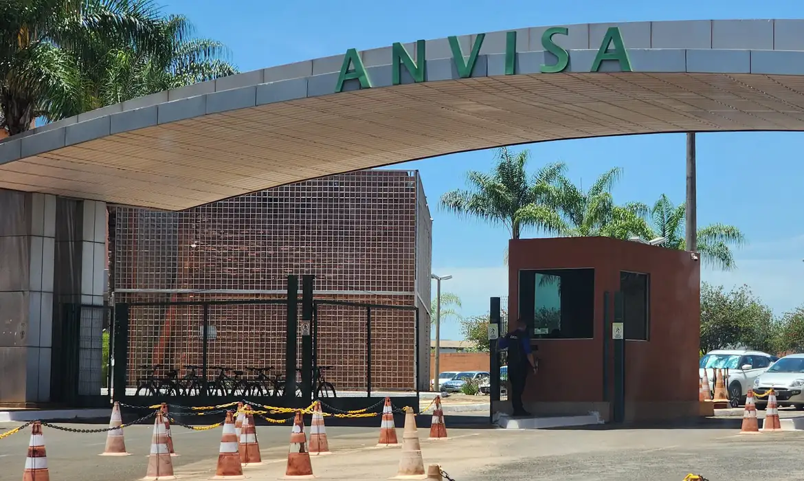 Anvisa manda recolher lote de chocolate Laka por erro na embalagem