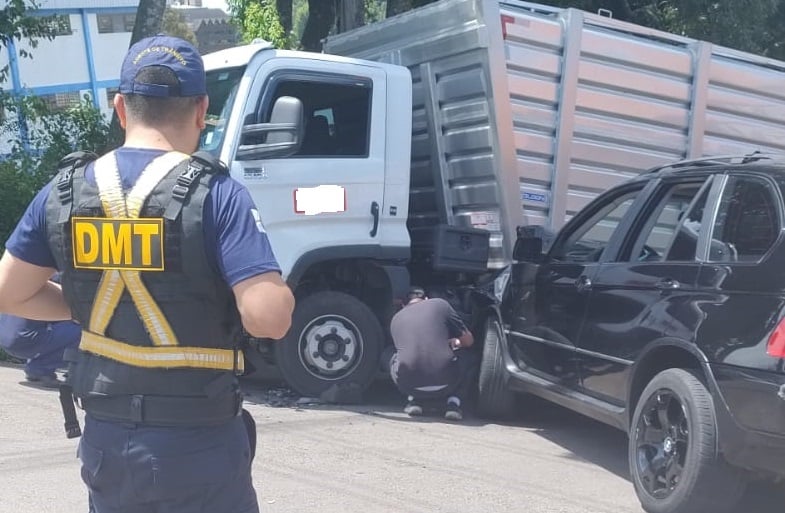 Caminhão na contramão se envolve em acidente no bairro Licorsul, em Bento Gonçalves