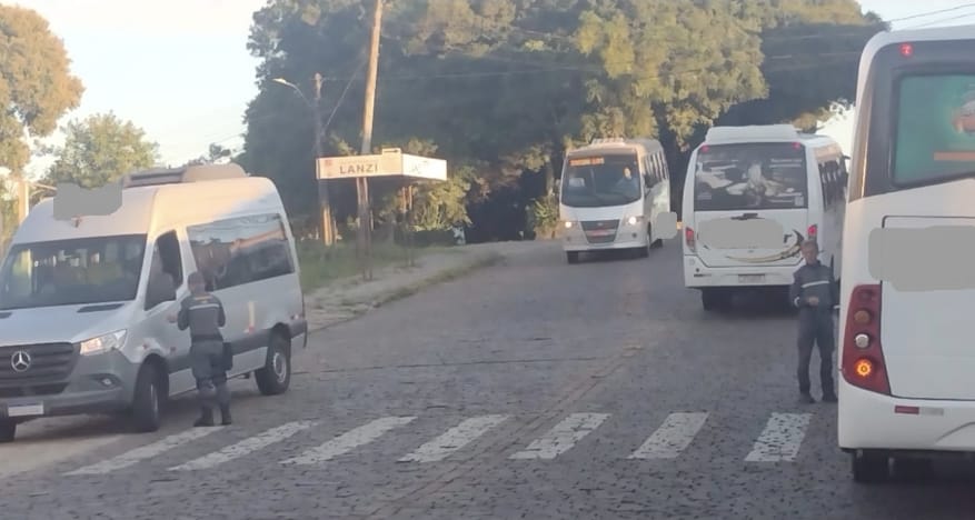 Fiscalização em transporte fretado registra dez infrações em Caxias do Sul