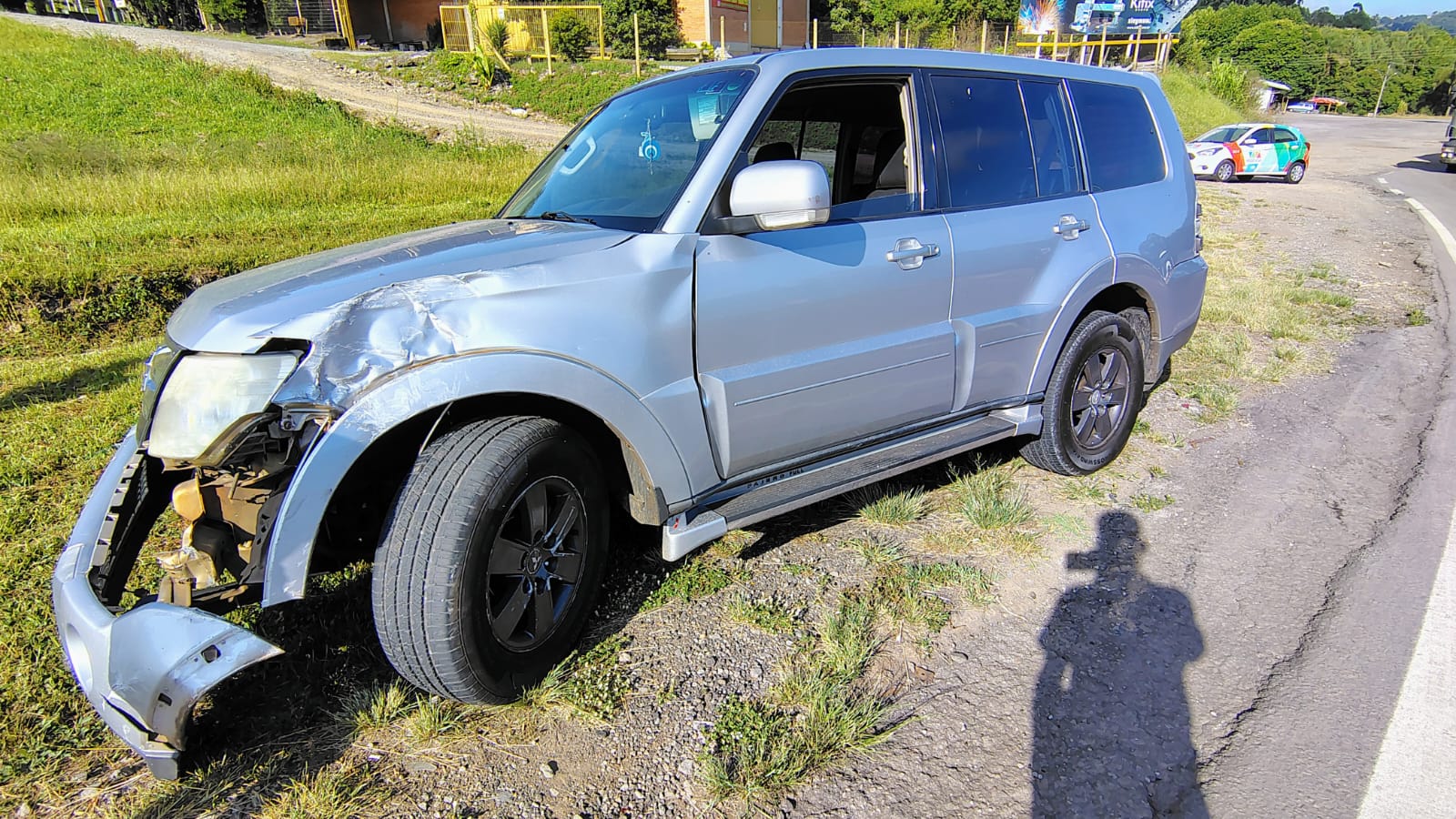 Colisão entre caminhão e caminhonete no Trevo do Barracão, entre Bento Gonçalves e Farroupilha, deixa apenas danos materiais