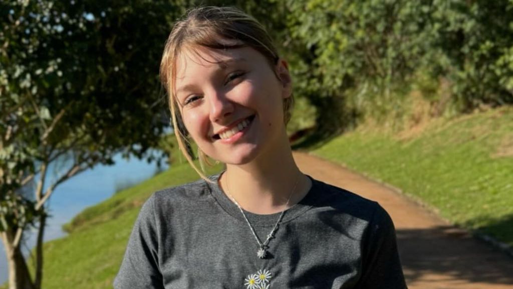 Morre aos 19 anos a influenciadora Isabel Veloso, em Curitiba