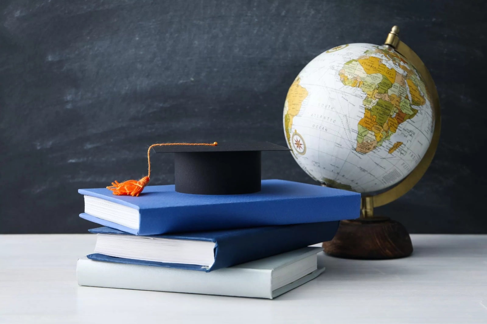 Programa oferece bolsas de R$ 13 mil para fixar mil doutores em pesquisas no Brasil