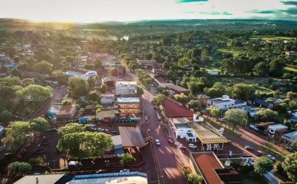 A cidade de Wanda, localizada a cerca de 50 quilômetros de Foz do Iguaçu (PR), anunciou a implementação da Taxa Ecoturística Municipal. (Foto: Reprodução)
