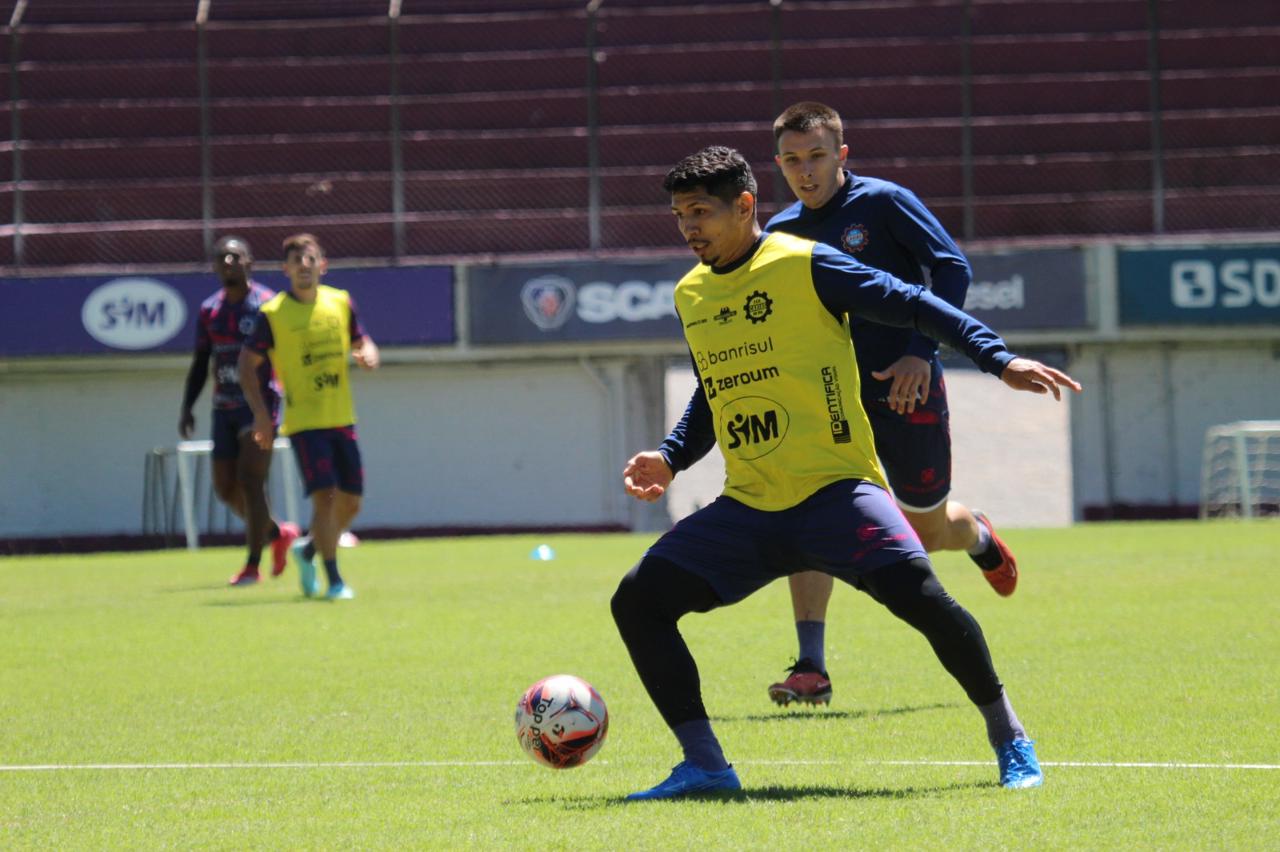 Caxias finaliza preparação para enfrentar o Guarany com dúvidas na escalação