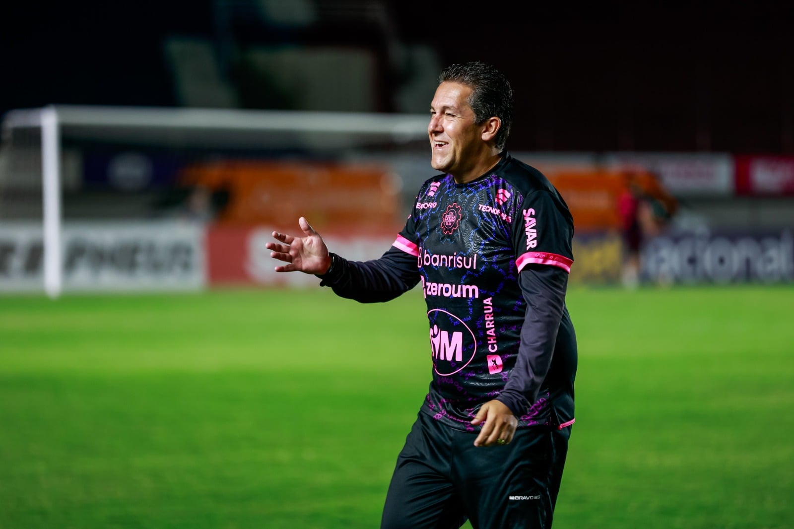 Técnico do Caxias recebe proposta e pode deixar o clube após confronto com o Inter