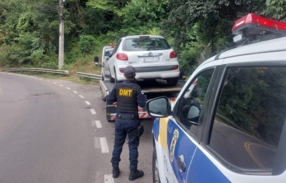 A equipe abordou o veículo na rua Aristides Bertuol