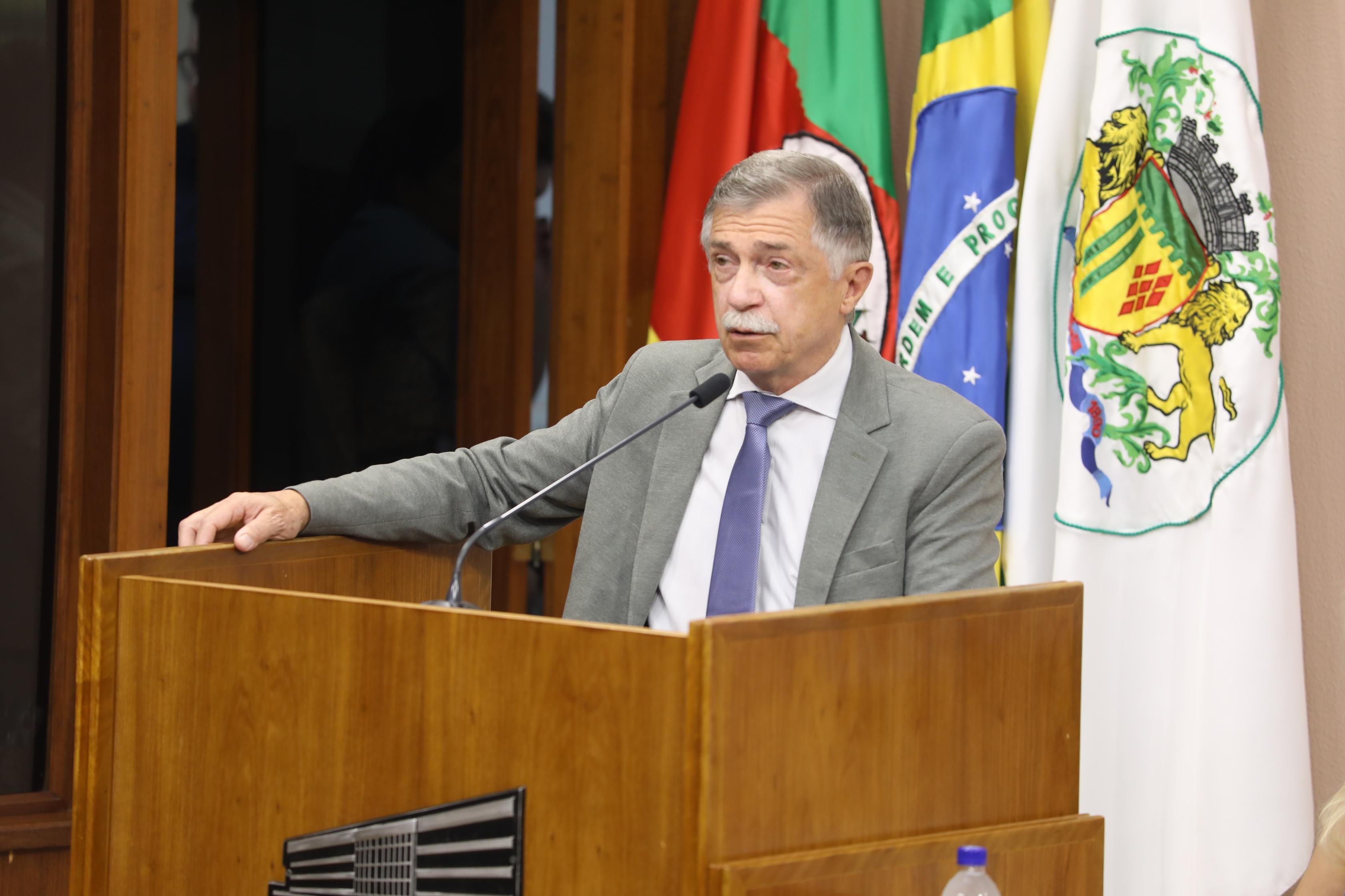 Prefeito de Caxias do Sul destaca obras e planejamentos durante a abertura do ano legislativo