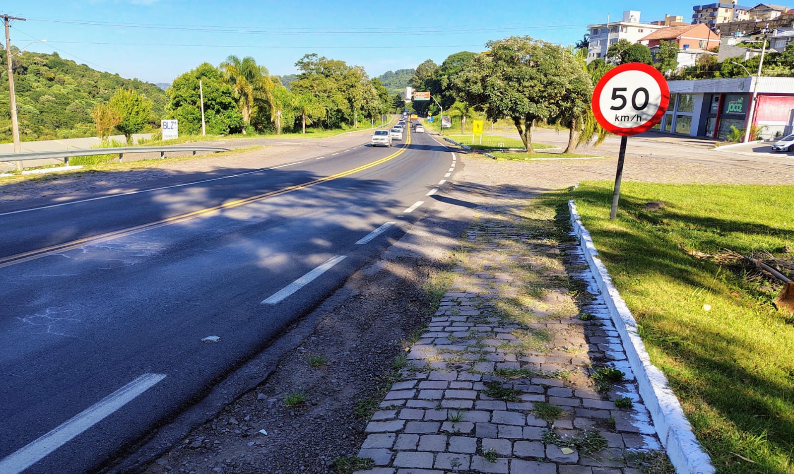 Motociclista fica ferido após colisão com caminhonete na BR-470, em Bento Gonçalves