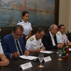 A parceria, assinada no Rio de Janeiro, conta com o suporte estrat&eacute;gico do BNDES e foca na cria&ccedil;&atilde;o de equipamentos. (Foto: suboficial Roberto Sousa / Ag&ecirc;ncia Marinha de Not&iacute;cias)