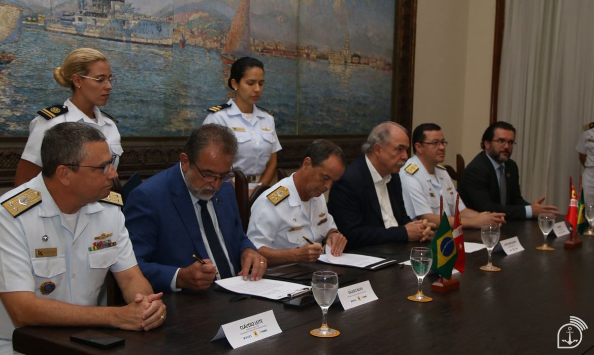 A parceria, assinada no Rio de Janeiro, conta com o suporte estratégico do BNDES e foca na criação de equipamentos. (Foto: suboficial Roberto Sousa / Agência Marinha de Notícias) A parceria, assinada no Rio de Janeiro, conta com o suporte estratégico do BNDES e foca na criação de equipamentos. (Foto: suboficial Roberto Sousa / Agência Marinha de Notícias)