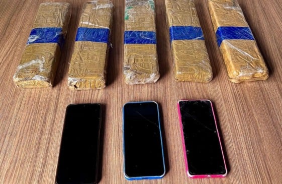 Cinco tijolos de maconha somaram quase 4,5 quilos.