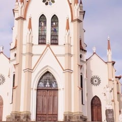O p&aacute;roco, frei Edson Cecchin, convida alunos do Ensino Fundamental, M&eacute;dio e Superior a levarem seus materiais para as celebra&ccedil;&otilde;es. (Foto: Divulga&ccedil;&atilde;o)