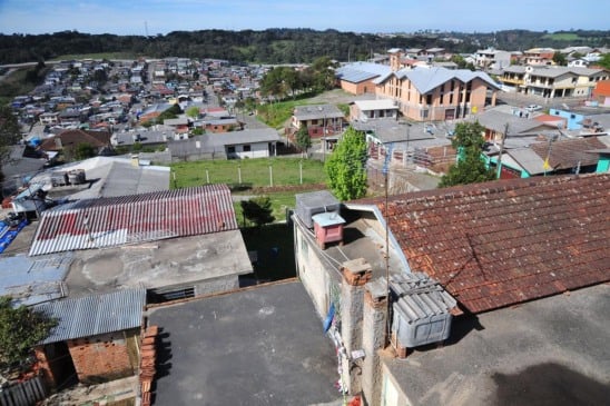 O susto levou ao acionamento imediato do Corpo de Bombeiros e da Defesa Civil. (Foto: LUIZ CHAVES)