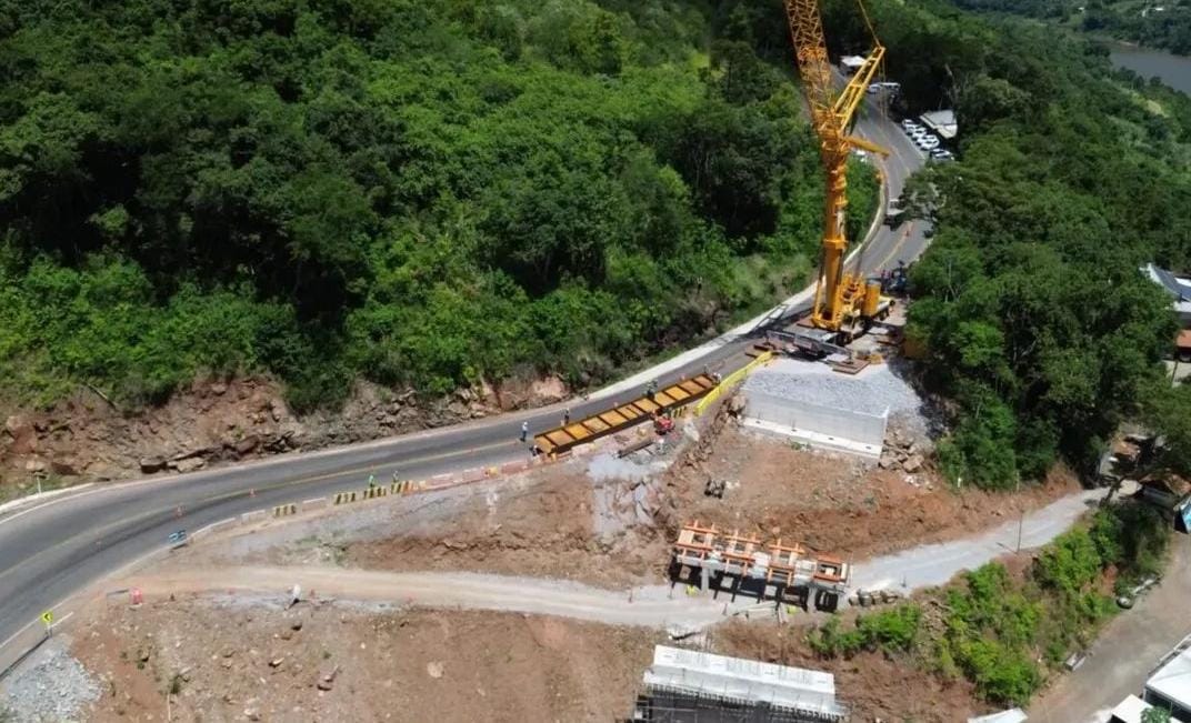 BR-470 será totalmente bloqueada à noite na Serra das Antas para desmontagem de guindaste nesta quarta-feira (4)