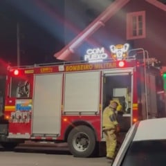 O incidente, ocorrido na Rua Duque de Caxias, mobilizou o Corpo de Bombeiros e gerou apreens&atilde;o entre os cerca de 250 frequentadores. (Foto: Reprodu&ccedil;&atilde;o)