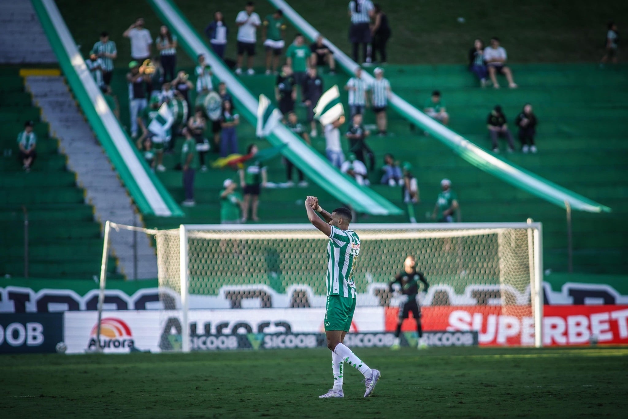 Centroavante tem lesão confirmada e segue como desfalque para o Juventude