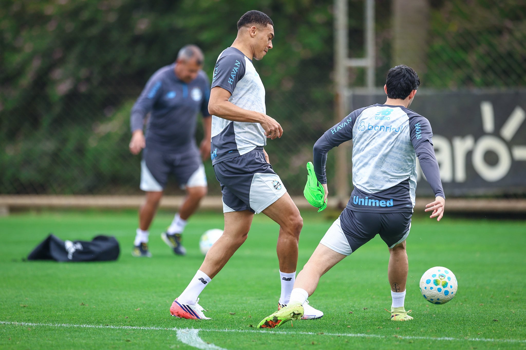 Embalado por vitórias, Grêmio visita o Vitória para se afastar do Z-4